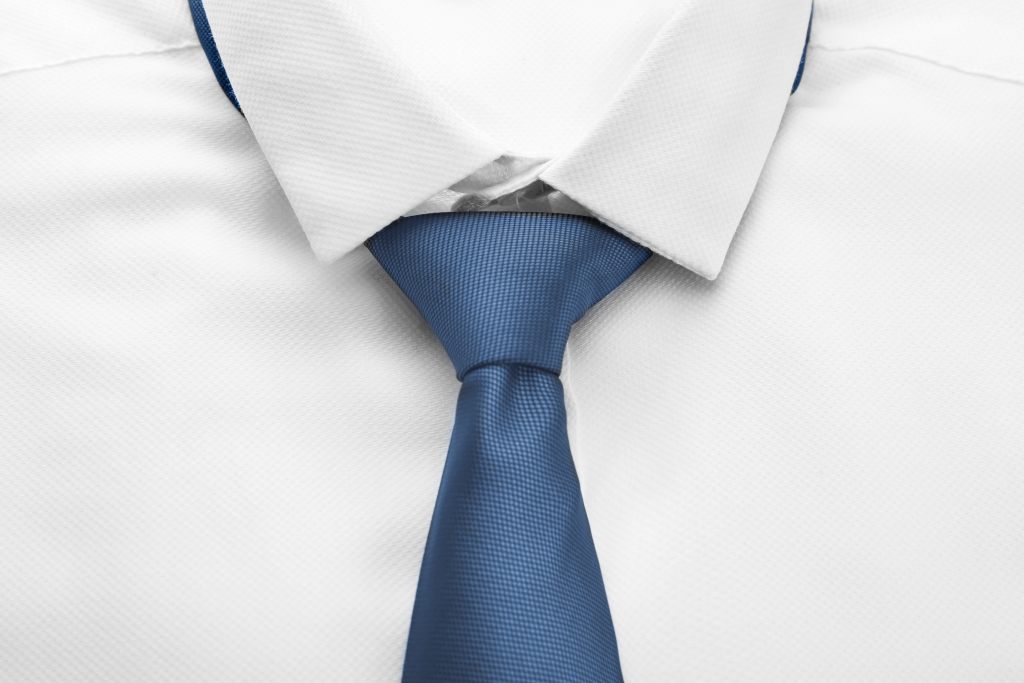 krawat-koszula-wiązanie