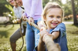 Top 10 zabaw w ogrodzie z liną lub wodą – przedłużamy Dzień Dziecka na całe wakacje